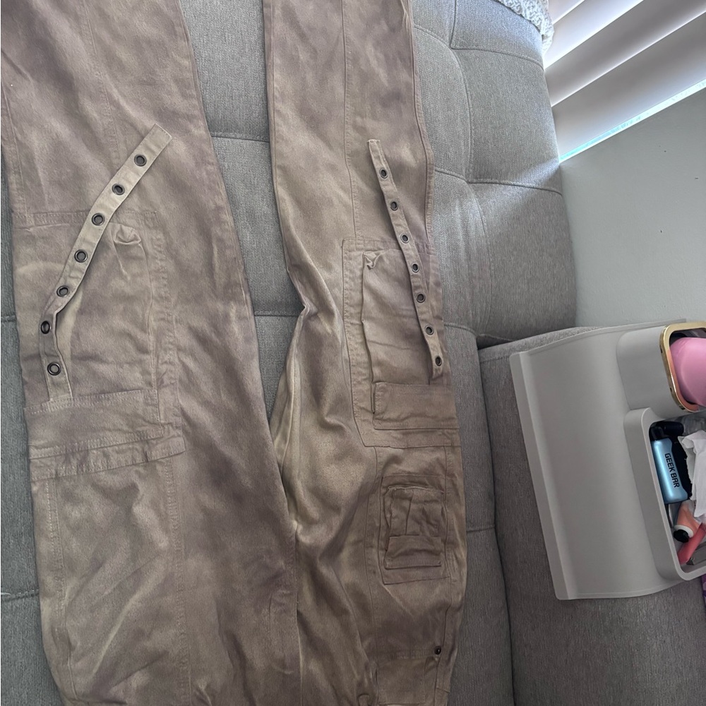 AKIRA Women’s Taupe Cargo Pants